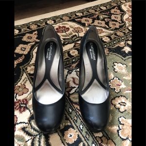 Size 9 Black pumps Naturalizer N5 Confort